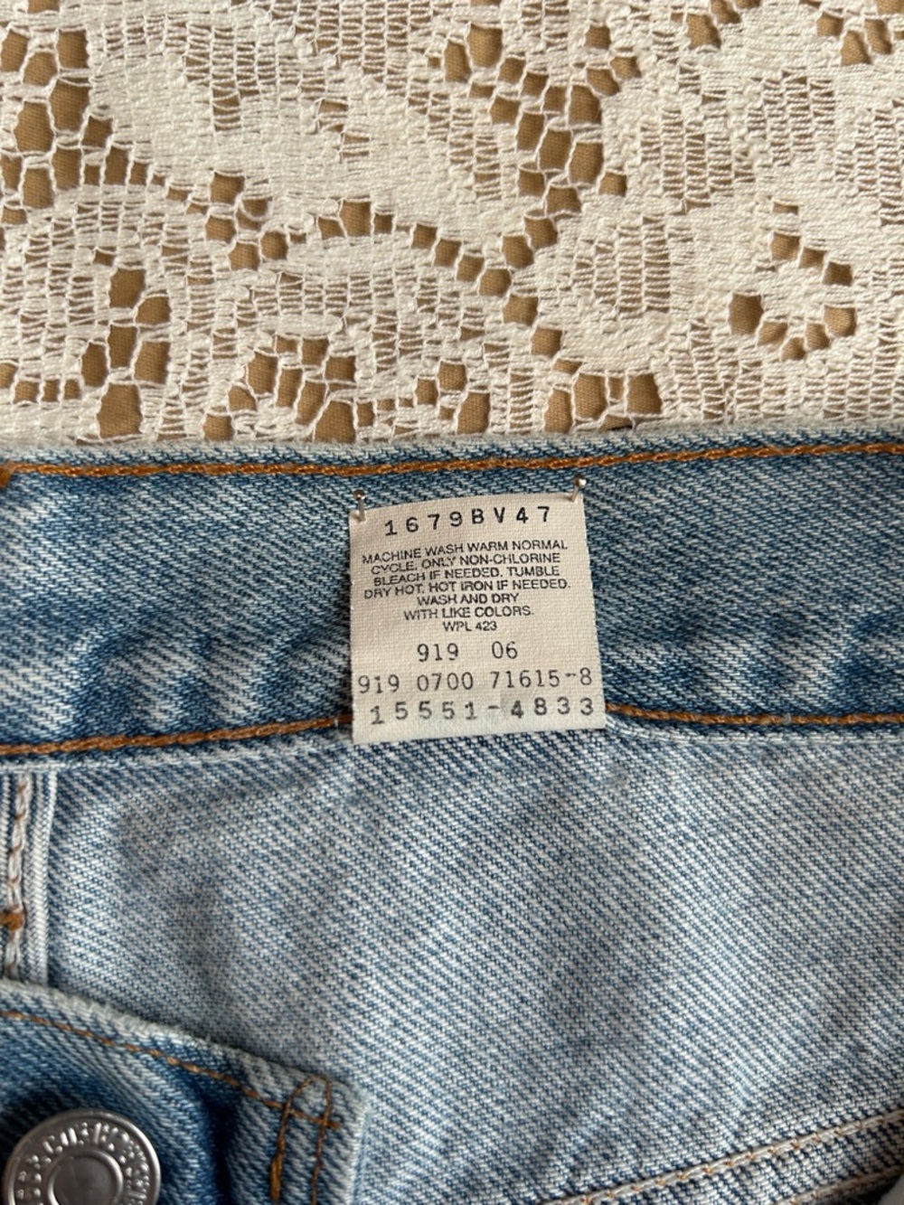 90s Levi's Classic Jeans, Light Wash, Size 29 - Picture 6 of 6